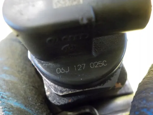 Polttoainepumppu AUDI A5 A4 B8 Q5 2.0 TFSI 06J127025C image 5