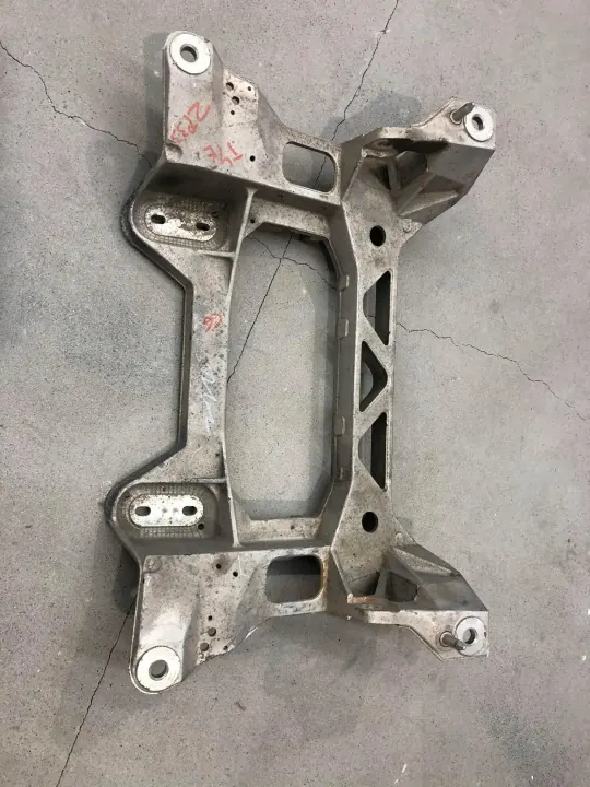 OEM 845163125 Berço traseiro para Chevrolet Corvette C6 image 2