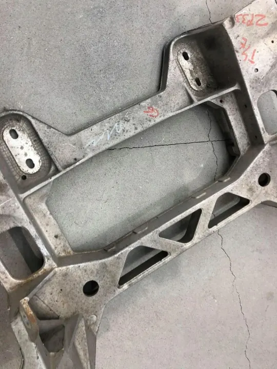 OEM 845163125 Berço traseiro para Chevrolet Corvette C6 image 3