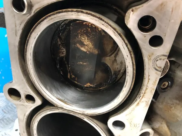 Motorblock & Kolben OEM P68237714AD für Chrysler image 4