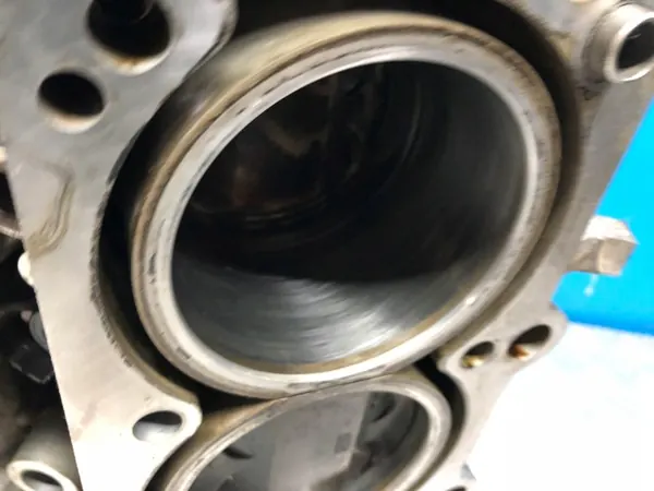 Motorblock & Kolben OEM P68237714AD für Chrysler image 8