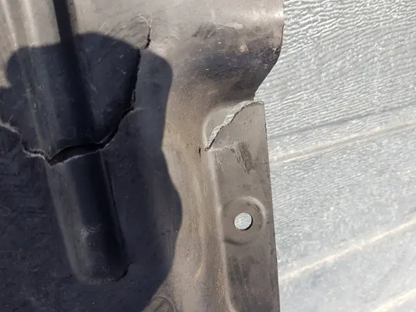 BMW X5 E70 Motor Underkörningsskydd 3.0D OEM 7163280 image 10