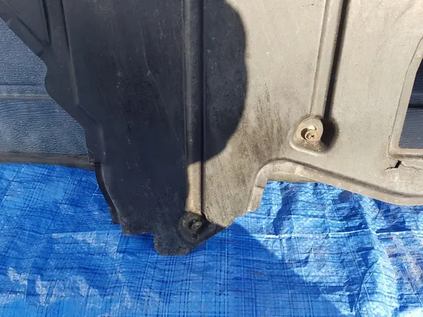 BMW X5 E70 Motor Underkörningsskydd 3.0D OEM 7163280 image 5