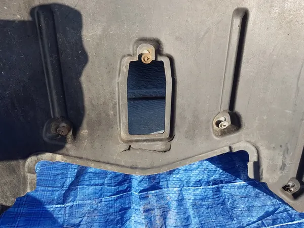 BMW X5 E70 Motor Underkörningsskydd 3.0D OEM 7163280 image 6