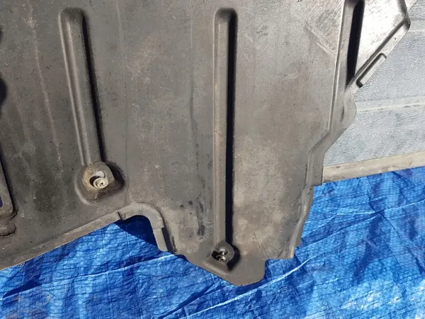 BMW X5 E70 Motor Underkörningsskydd 3.0D OEM 7163280 image 7