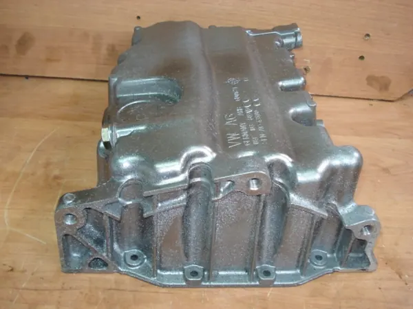 VW UP SKODA CITIGO SEAT MII Oljetunna 04C103603D image 6