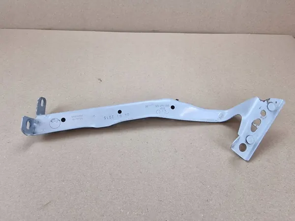 AUDI A4 B8 LIFT Vänster Framskärm Fäste 8K0821135H image 3