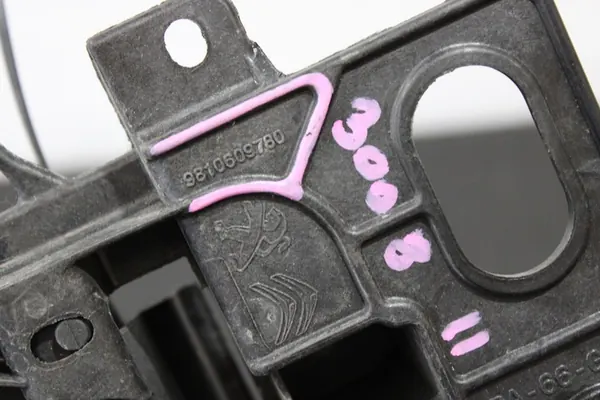 Suporte de tanque AdBlue Peugeot 3008 II image 2