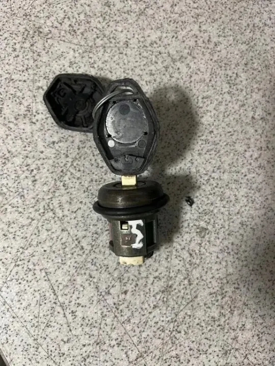 Gebruikte BMW sleutel OEM 1094686 voor 3 Touring image 2