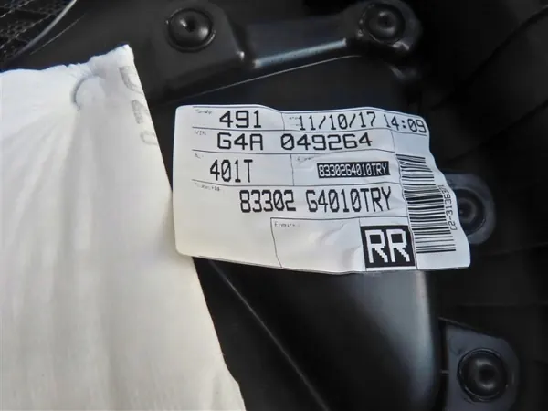 OEM 88302-G4010 Oikea Takaoven Sisustus Hyundai i30 image 4