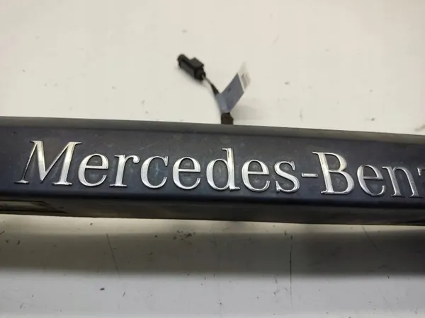 Feu de plaque arrière OEM A4475400009 Mercedes image 9