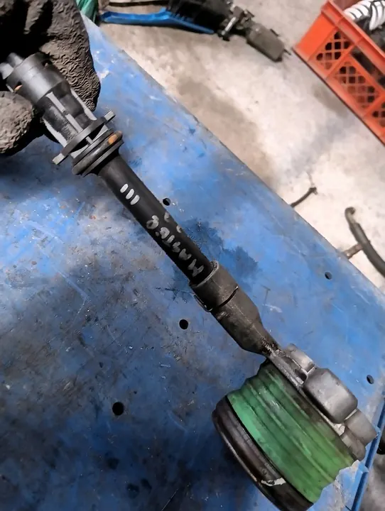 Renault Master III Kytkinvapautin 8201035313-D image 3