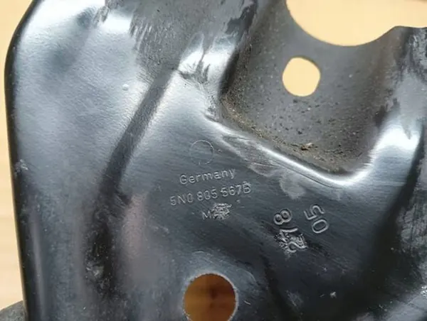 VW Tiguan 5N Huvenlås Stöd 2007-2016 5N0805567B image 3