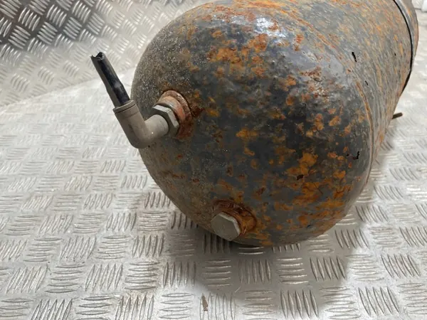 30L 15BAR luchtreservoir OEM 20579606 voor Volvo FH13 image 3
