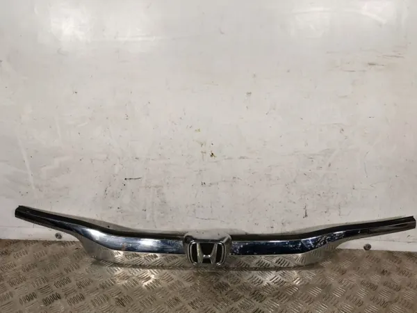 Moldura maletero Honda CR-V OEM FBZ10723 - Usado image 2