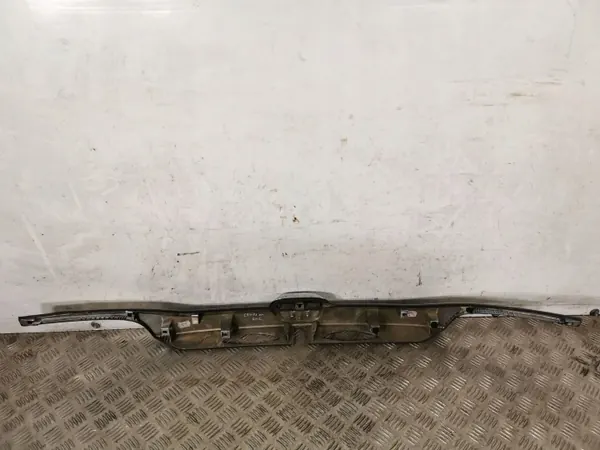 Moldura maletero Honda CR-V OEM FBZ10723 - Usado image 3
