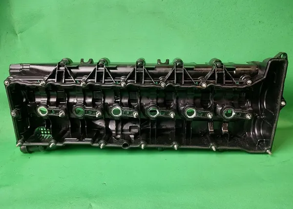 BMW E90 F30 F32 F10 F15 F01 N57 Cylinder Head Cover image 2