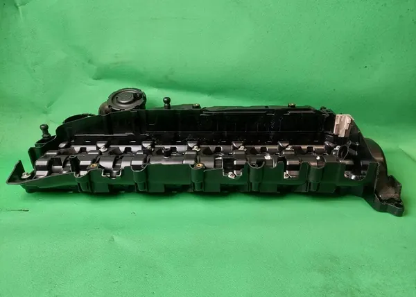 BMW E90 F30 F32 F10 F15 F01 N57 Cylinder Head Cover image 3