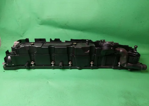 BMW E90 F30 F32 F10 F15 F01 N57 Cylinder Head Cover image 5