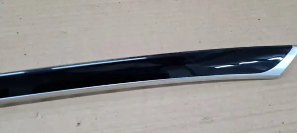 Audi A5 8T Dörrlist Vänster Fram OEM 8T0867409A image 3