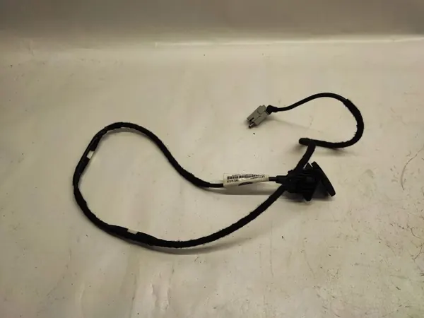 Prise USB Ford Explorer VI OEM GB5T14D202RA 2019 image 2