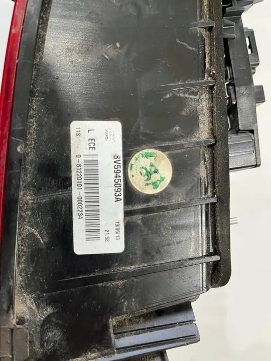 AUDI A3 8V5 Luz Trasera Izquierda OEM 8V5945093A image 3