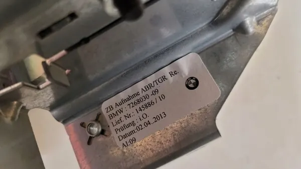 Rechte Dachträgerhalterung OEM 726803009 BMW 3 F30 image 4