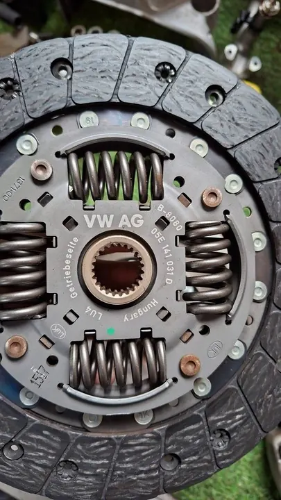 Conjunto de volante bimassa Skoda Octavia Mk4 1.5 TSI image 5