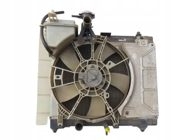 Vesijäähdytin tuulettimella Toyota OE OEM 2005-2011 image 2