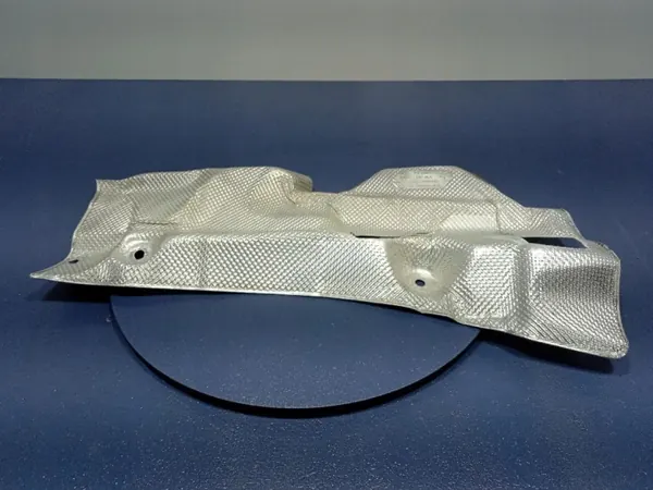 OEM 4M0825662N lämpösuojus Audi SQ8 Q8 4.0 TFSI:lle image 3