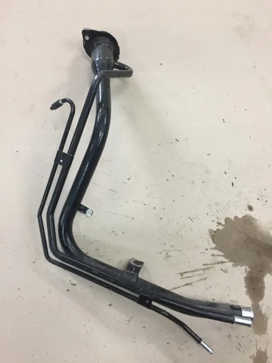 Pescoço de enchimento combustível SUZUKI SWIFT MK8 OEM image 4