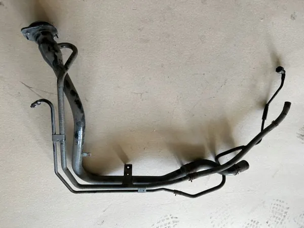 Pescoço de enchimento combustível SUZUKI SWIFT MK8 OEM image 5