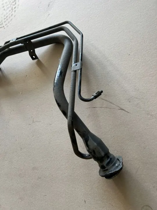Pescoço de enchimento combustível SUZUKI SWIFT MK8 OEM image 6