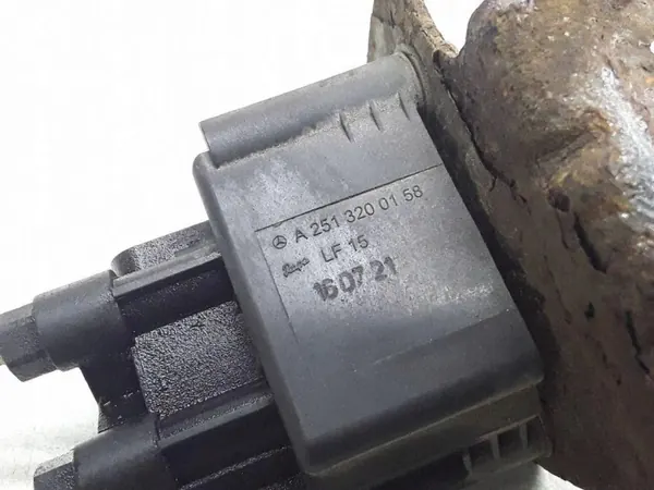 AIRMATIC Suspension Valve Block Mercedes W213 image 4