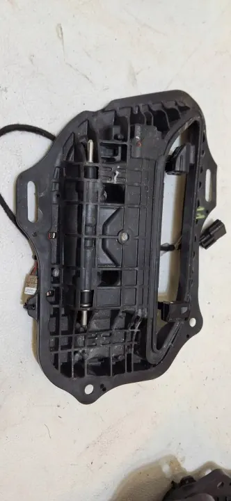 Tesla Model S Oikea Takaovenkahva OEM 100737400L image 2