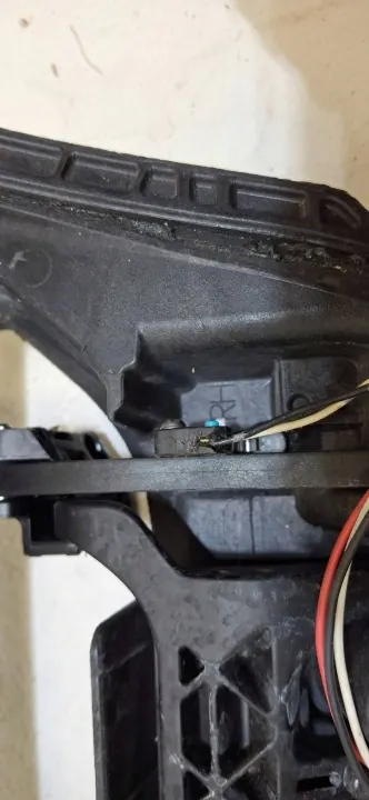 Tesla Model S Oikea Takaovenkahva OEM 100737400L image 3
