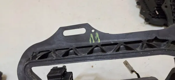 Tesla Model S Oikea Takaovenkahva OEM 100737400L image 5
