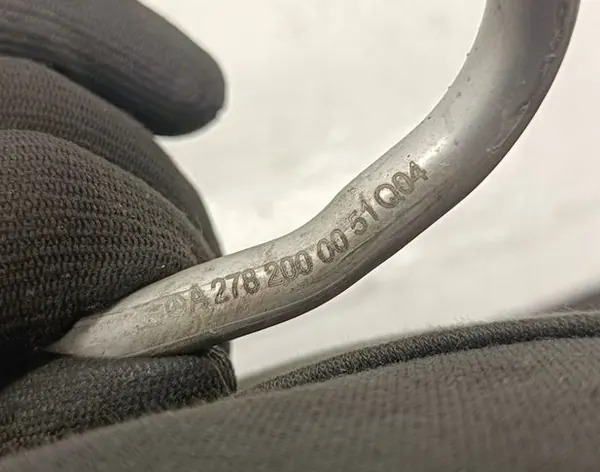 Left Turbo Oil Hose Mercedes X218 W218 W212 CLS 4.7 V8 image 3