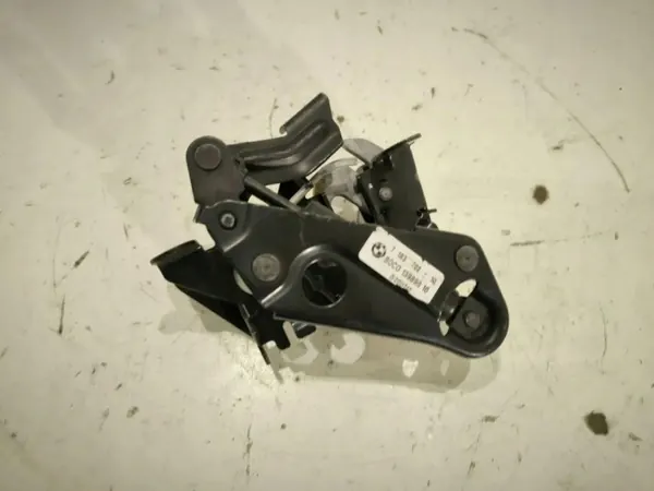 BMW Motorkapslot OEM 718376210 voor 7 Serie F01/F02 image 2