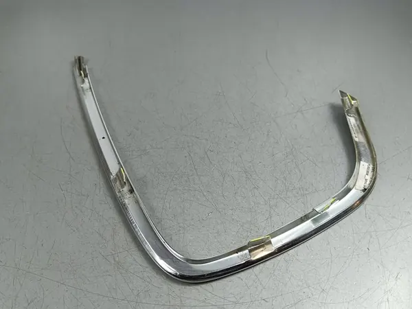 Maserati Levante 2018 Garniture de fenêtre latérale image 4