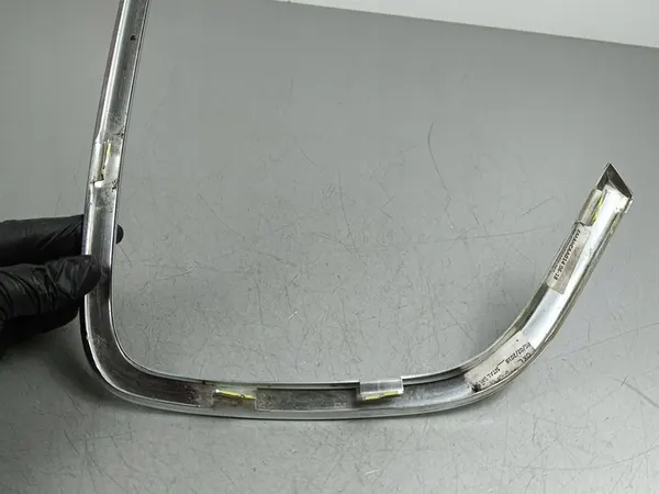 Maserati Levante 2018 Garniture de fenêtre latérale image 5