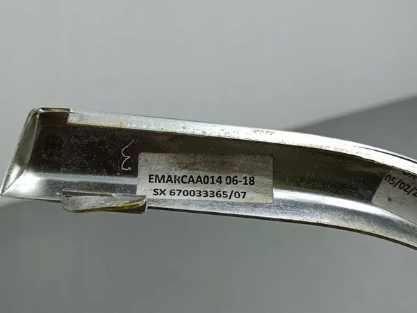 Maserati Levante 2018 Garniture de fenêtre latérale image 7