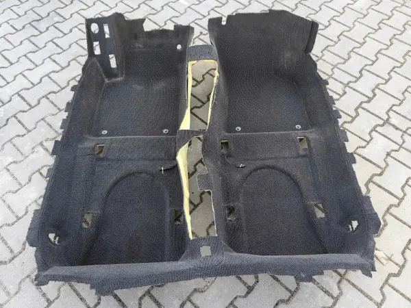 Alfombrilla Audi TT 8N OEM - Negro, Buen Estado image 2