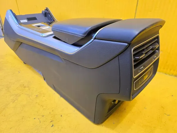 Audi Q8 Mittelkonsole Armauflage OEM 4M8863244F image 7