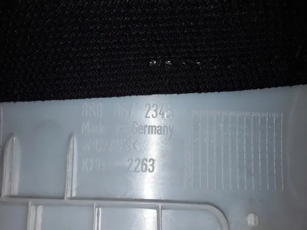 Audi TT Mk3 pilarikoriste OEM 8S8867234B - Käytetty image 3