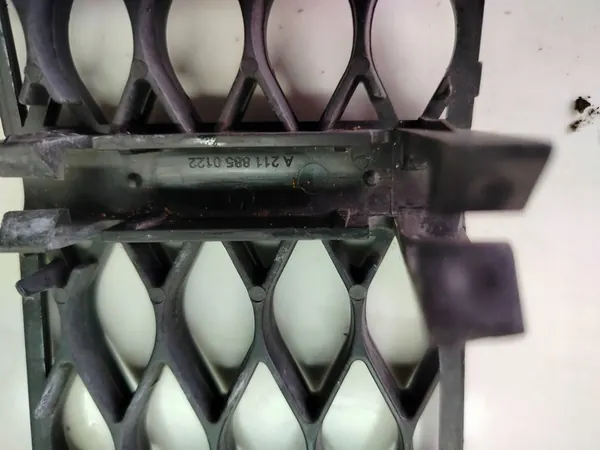 Grille de pare-chocs centrale MERCEDES-BENZ A2118850122 image 4