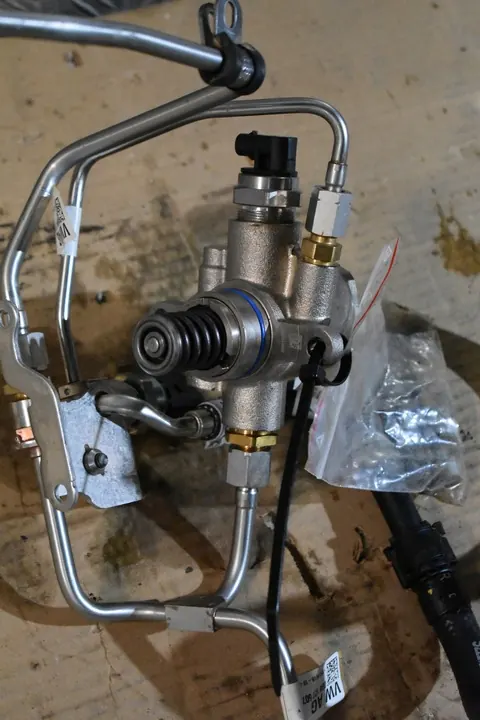 Hochdruckpumpe Porsche Cayenne Audi Q7 Q8 image 2