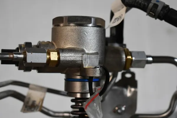 Hochdruckpumpe Porsche Cayenne Audi Q7 Q8 image 3