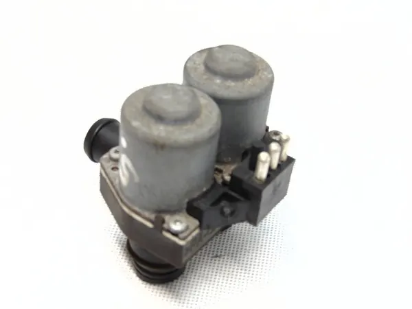 Vattenpump solenoid Mercedes SLK R171 A0048302084 image 4