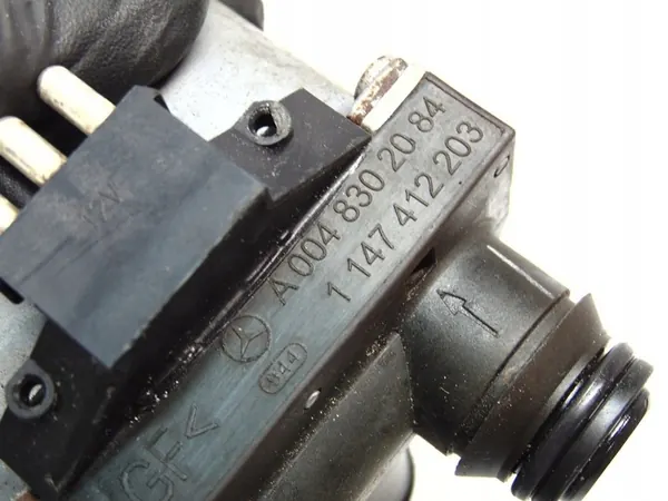 Vattenpump solenoid Mercedes SLK R171 A0048302084 image 6